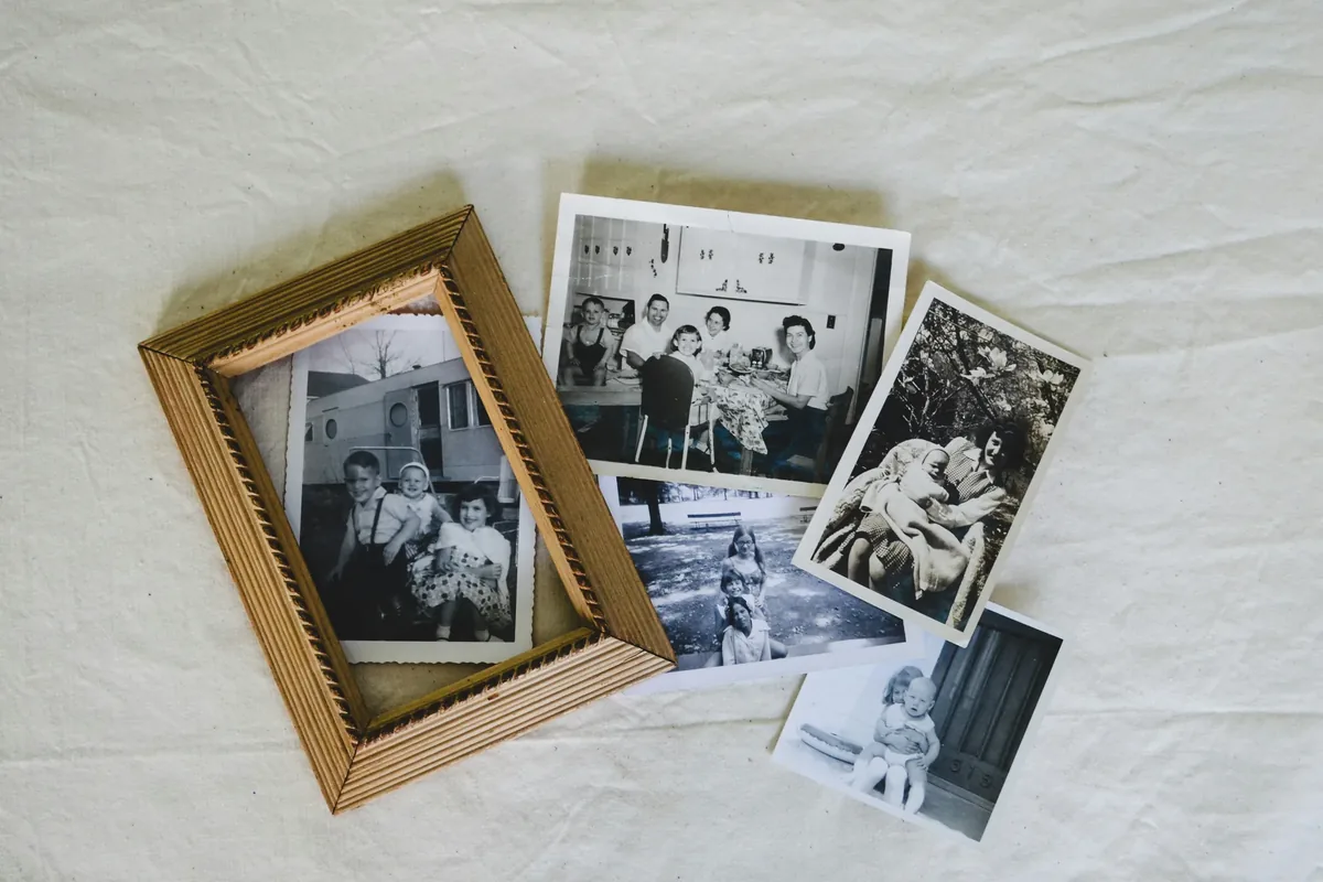 Fotografías familiares antiguas sobre lino