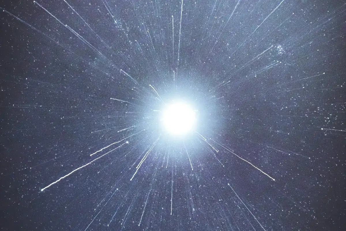 Cielo estrellado sobre el horizonte, imagen del conjunto de los doce talleres